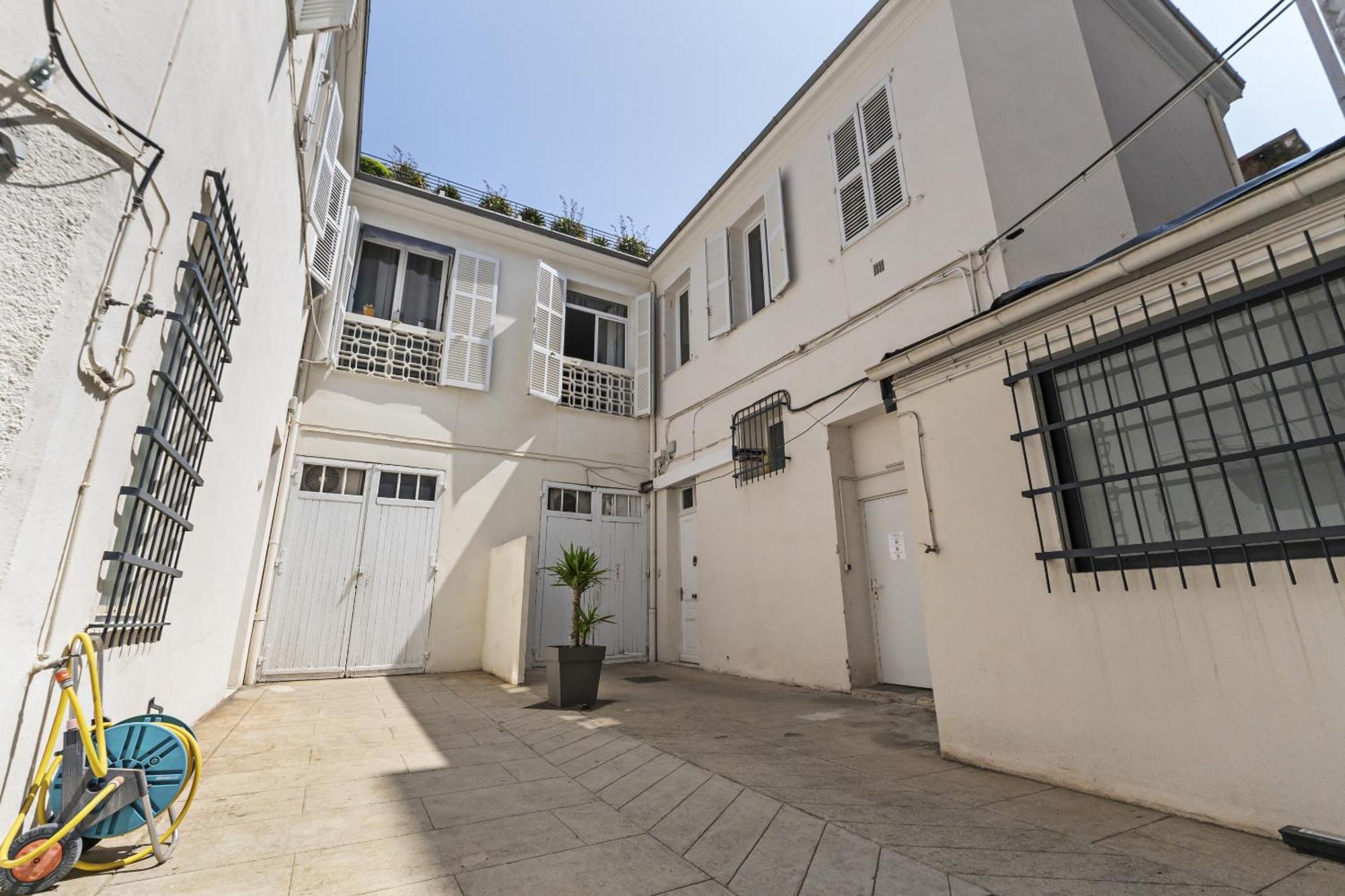 Apartment Centre De 2 Bedrooms, 131 Rue D'antibes A 5 Minutes Du Palais Cannes